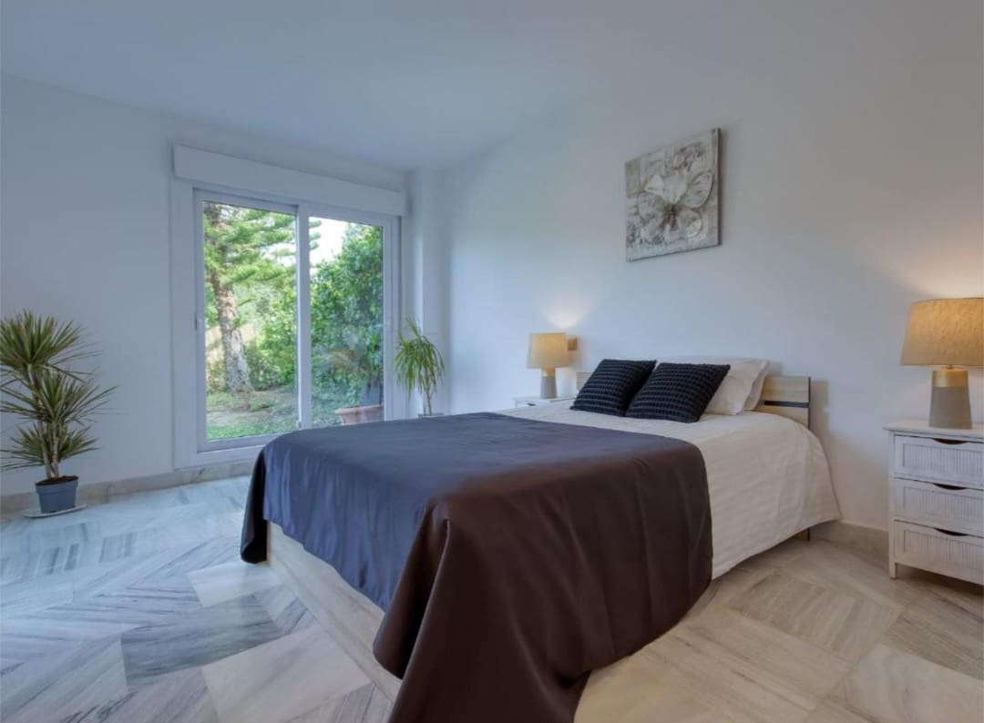 4 quarto Moradia para venda em Benahavis com piscina - 679 000 € (Ref: 9714547)