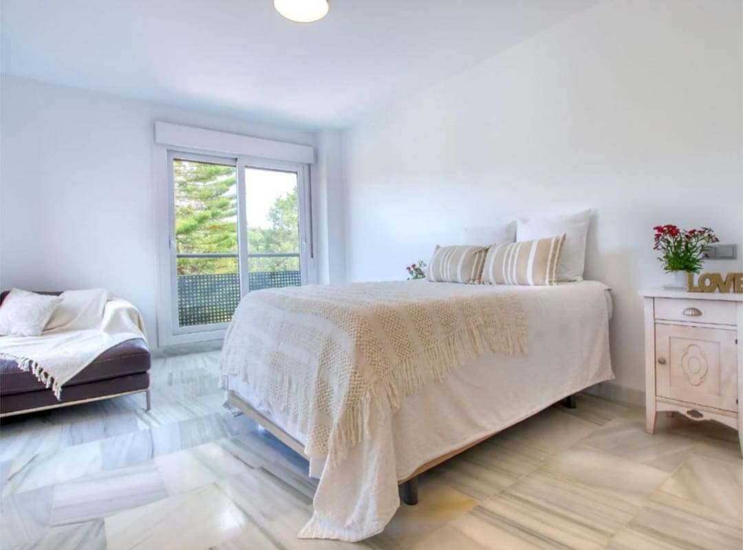 4 quarto Moradia para venda em Benahavis com piscina - 679 000 € (Ref: 9714547)