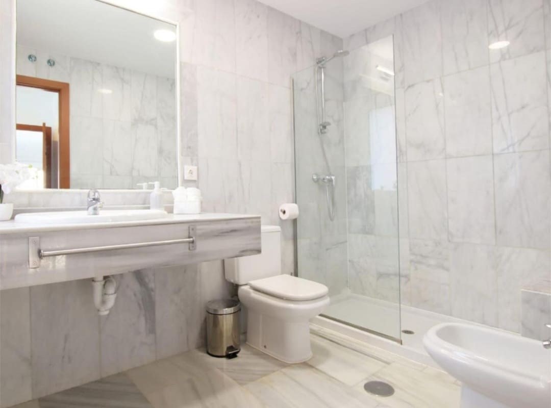 4 quarto Moradia para venda em Benahavis com piscina - 679 000 € (Ref: 9714547)