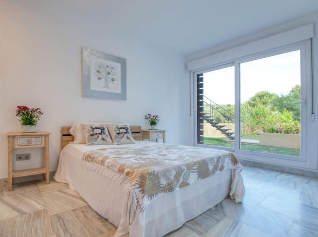 4 quarto Moradia para venda em Benahavis com piscina - 679 000 € (Ref: 9714547)