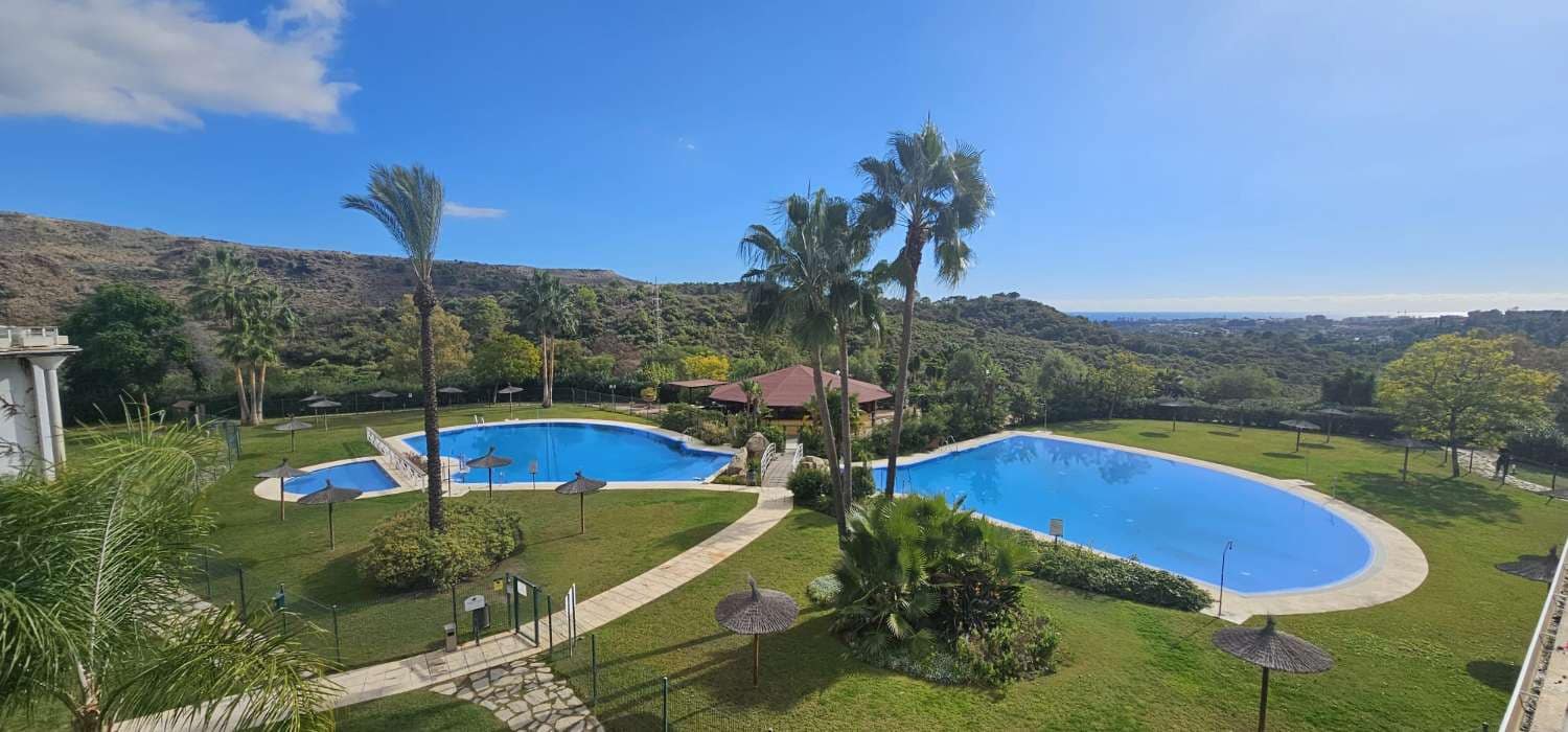 4 quarto Moradia para venda em Benahavis com piscina - 679 000 € (Ref: 9714547)