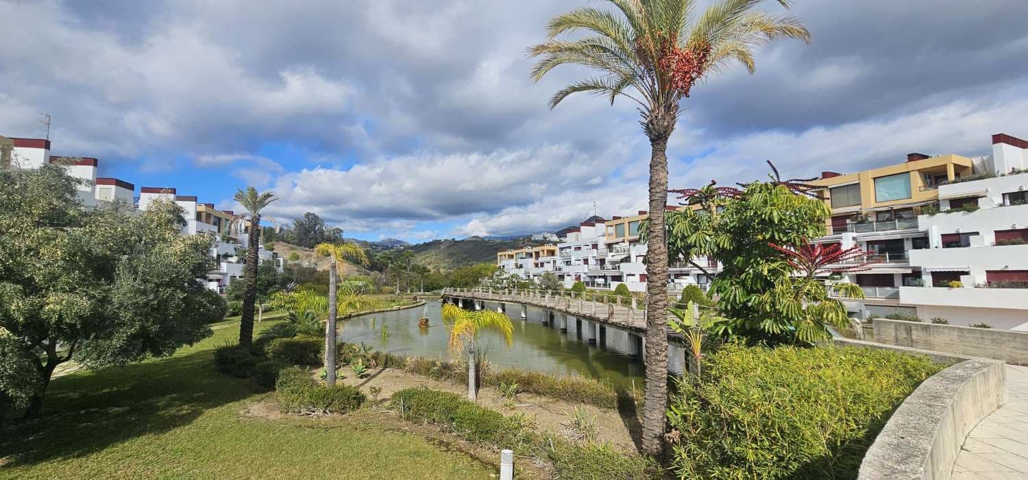 4 quarto Moradia para venda em Benahavis com piscina - 679 000 € (Ref: 9714547)