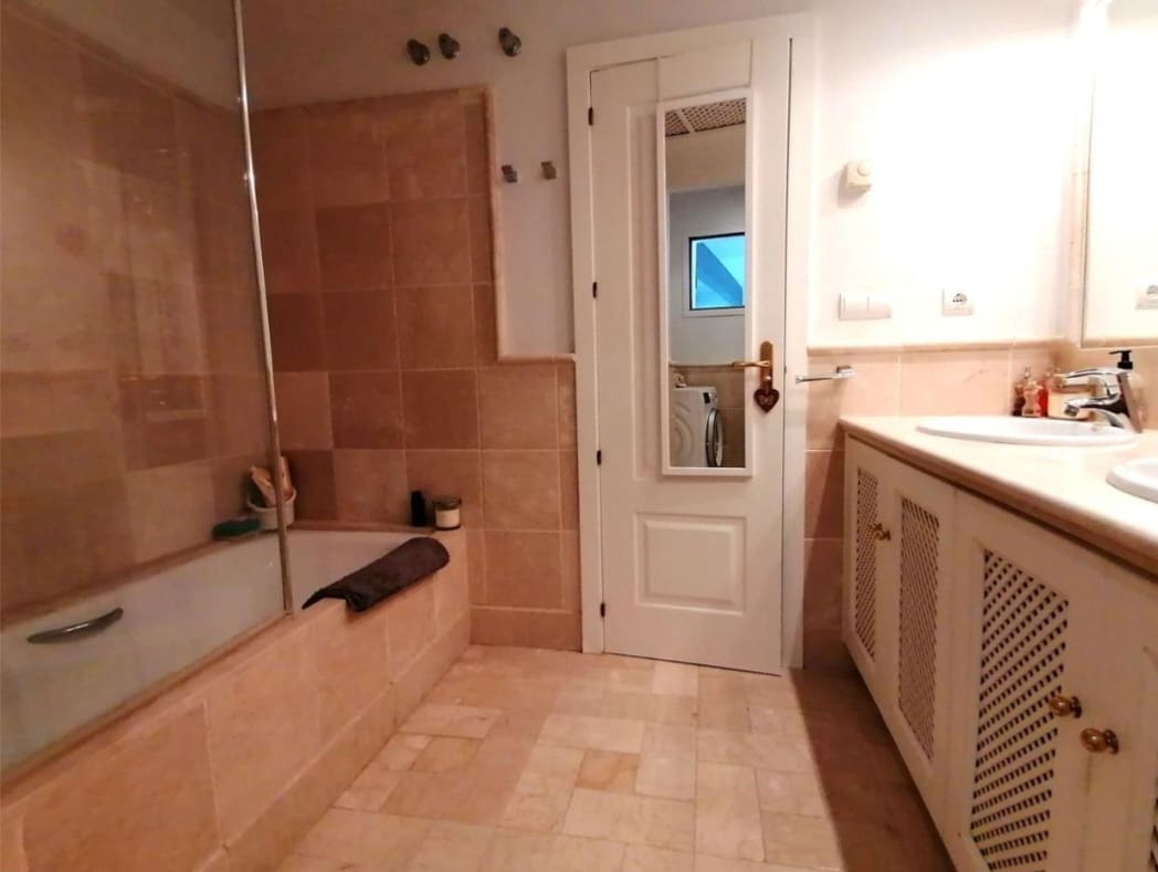 1 bedroom Beach Apartment for sale in Marbella with pool garage - € 328,570 (Ref: 9726395)