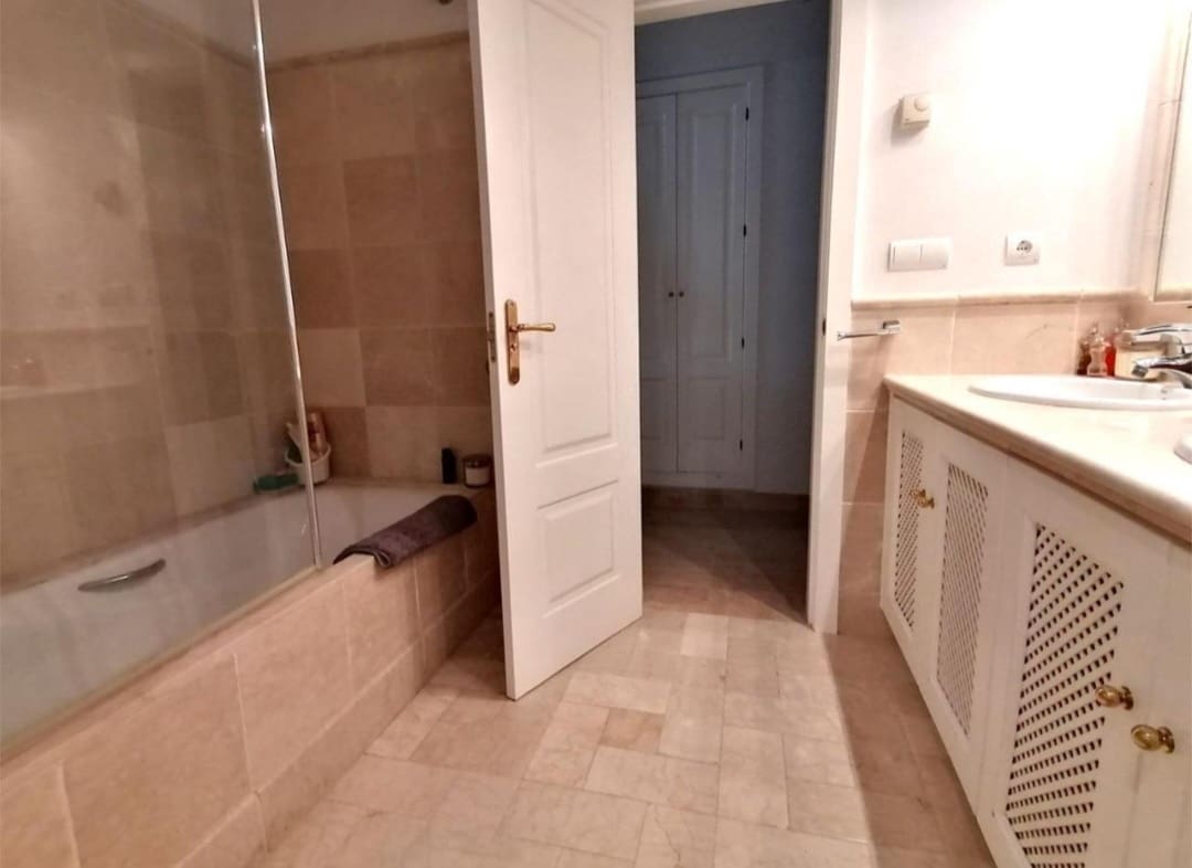 1 bedroom Beach Apartment for sale in Marbella with pool garage - € 328,570 (Ref: 9726395)