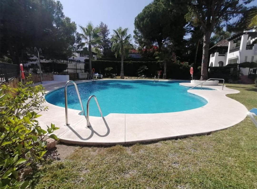 1 bedroom Beach Apartment for sale in Marbella with pool garage - € 328,570 (Ref: 9726395)