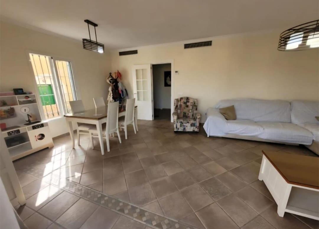 4 bedroom Semi-detached Villa for rent in Alhaurin de la Torre with garage - € 2,300 (Ref: 9726396)