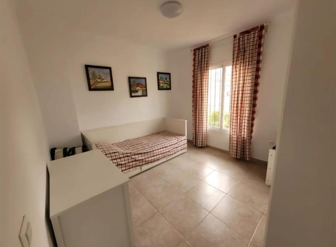 4 bedroom Semi-detached Villa for rent in Alhaurin de la Torre with garage - € 2,300 (Ref: 9726396)