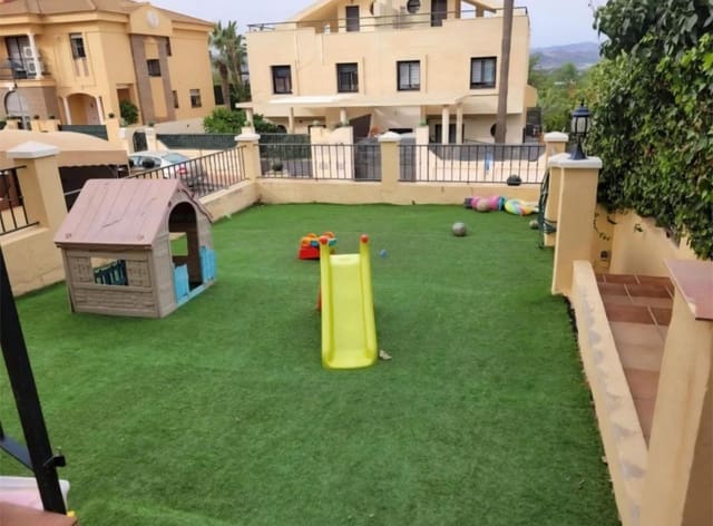 4 camera da letto Villetta Bifamiliare da affittare in Alhaurín de la Torre con garage - 2.300 € (Rif: 9726396)