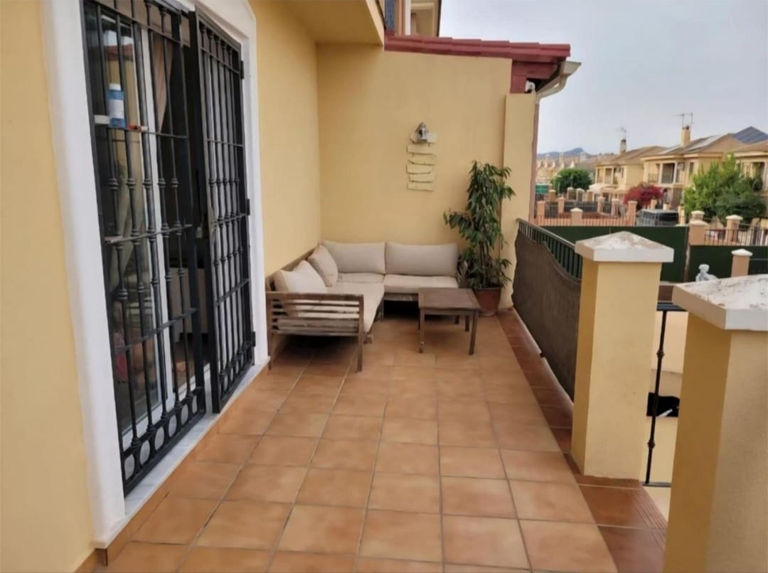 4 bedroom Semi-detached Villa for rent in Alhaurin de la Torre with garage - € 2,300 (Ref: 9726396)