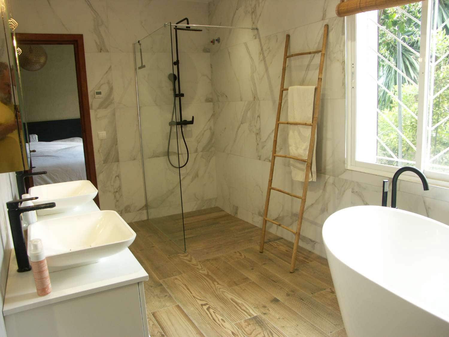 6 quarto Moradia para venda em Estepona com piscina - 1 750 000 € (Ref: 9758546)