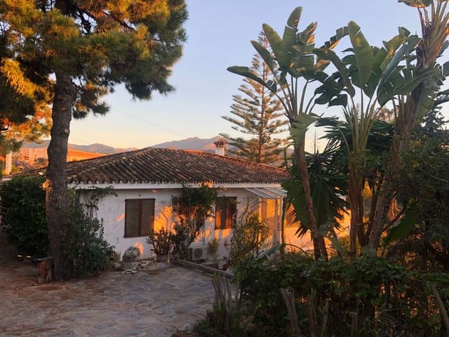 6 quarto Moradia para venda em Estepona com piscina - 1 750 000 € (Ref: 9758546)