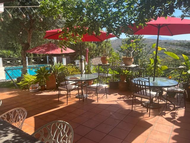 6 quarto Moradia para venda em Estepona com piscina - 1 750 000 € (Ref: 9758546)