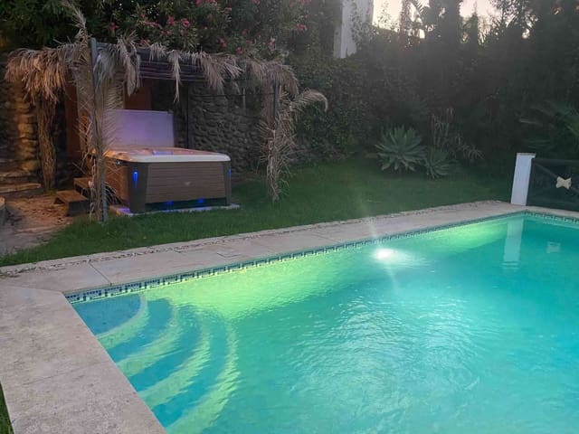 6 quarto Moradia para venda em Estepona com piscina - 1 750 000 € (Ref: 9758546)