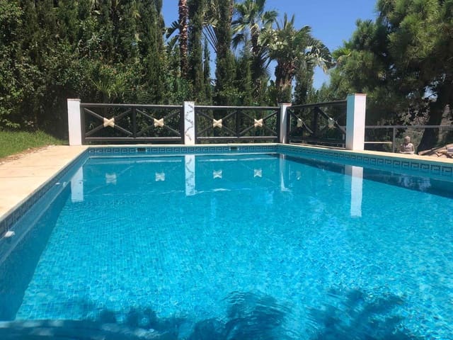 6 quarto Moradia para venda em Estepona com piscina - 1 750 000 € (Ref: 9758546)