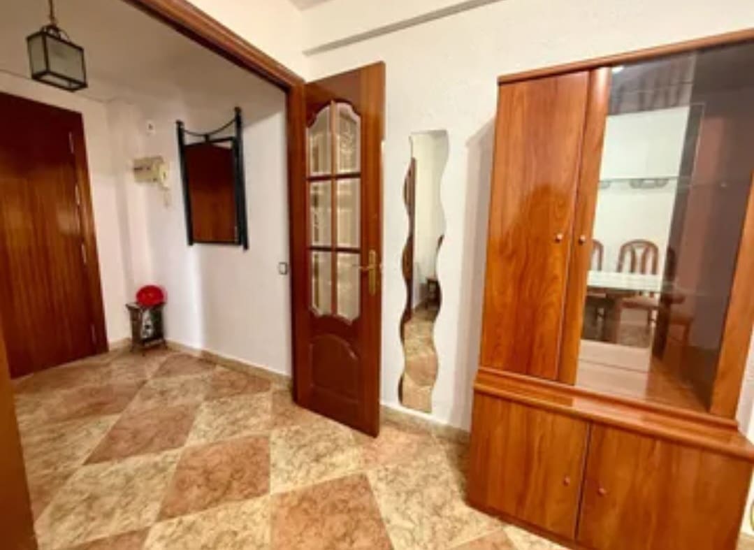 3 soveværelse Lejlighed til salg i Malaga by - € 270.000 (Ref: 9763511)