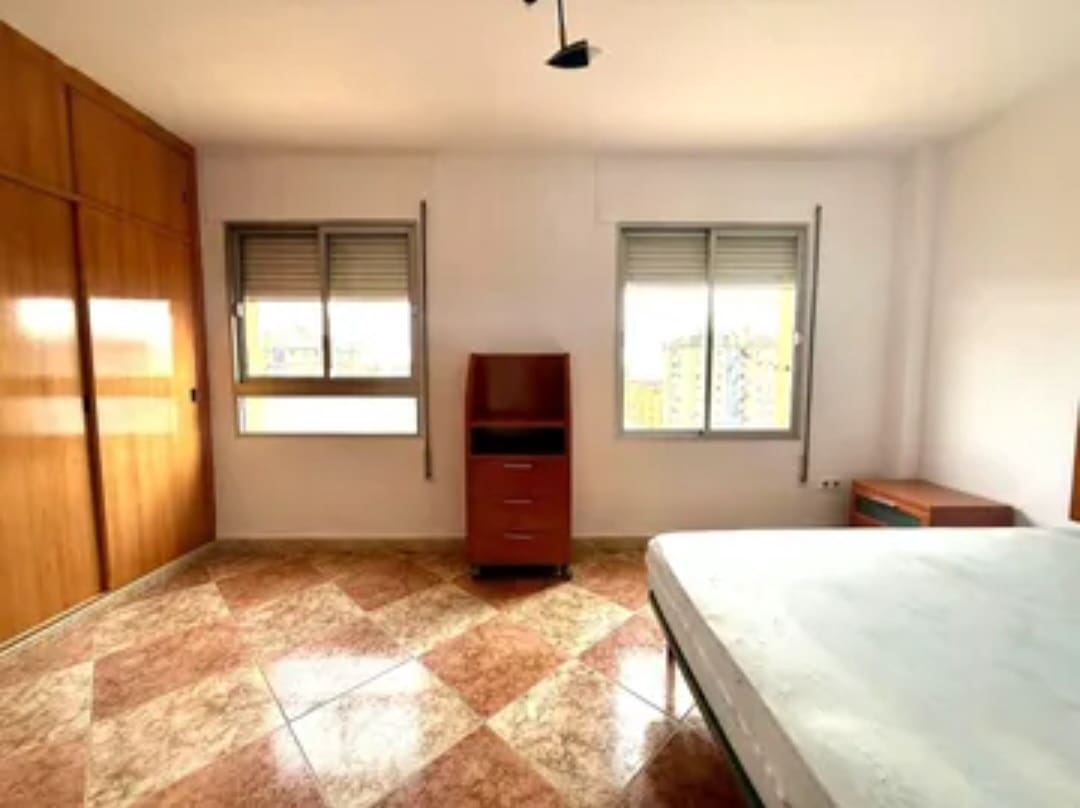 3 soveværelse Lejlighed til salg i Malaga by - € 270.000 (Ref: 9763511)