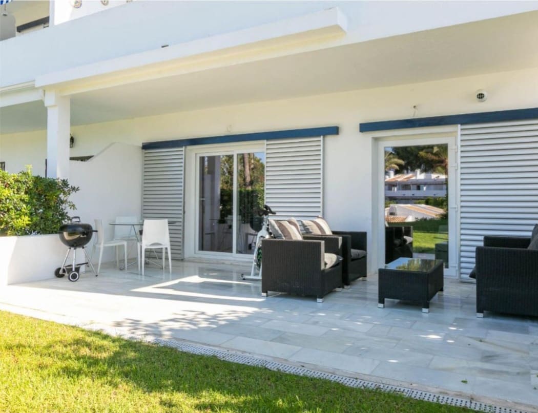 Apartamento Playa de 2 habitaciones en Marbella en venta con piscina garaje - 555.000 € (Ref: 9777679)