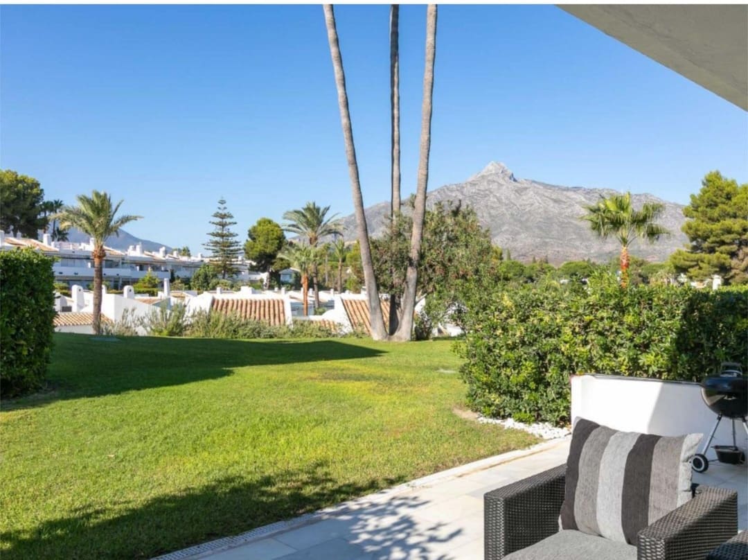 Apartamento Playa de 2 habitaciones en Marbella en venta con piscina garaje - 555.000 € (Ref: 9777679)