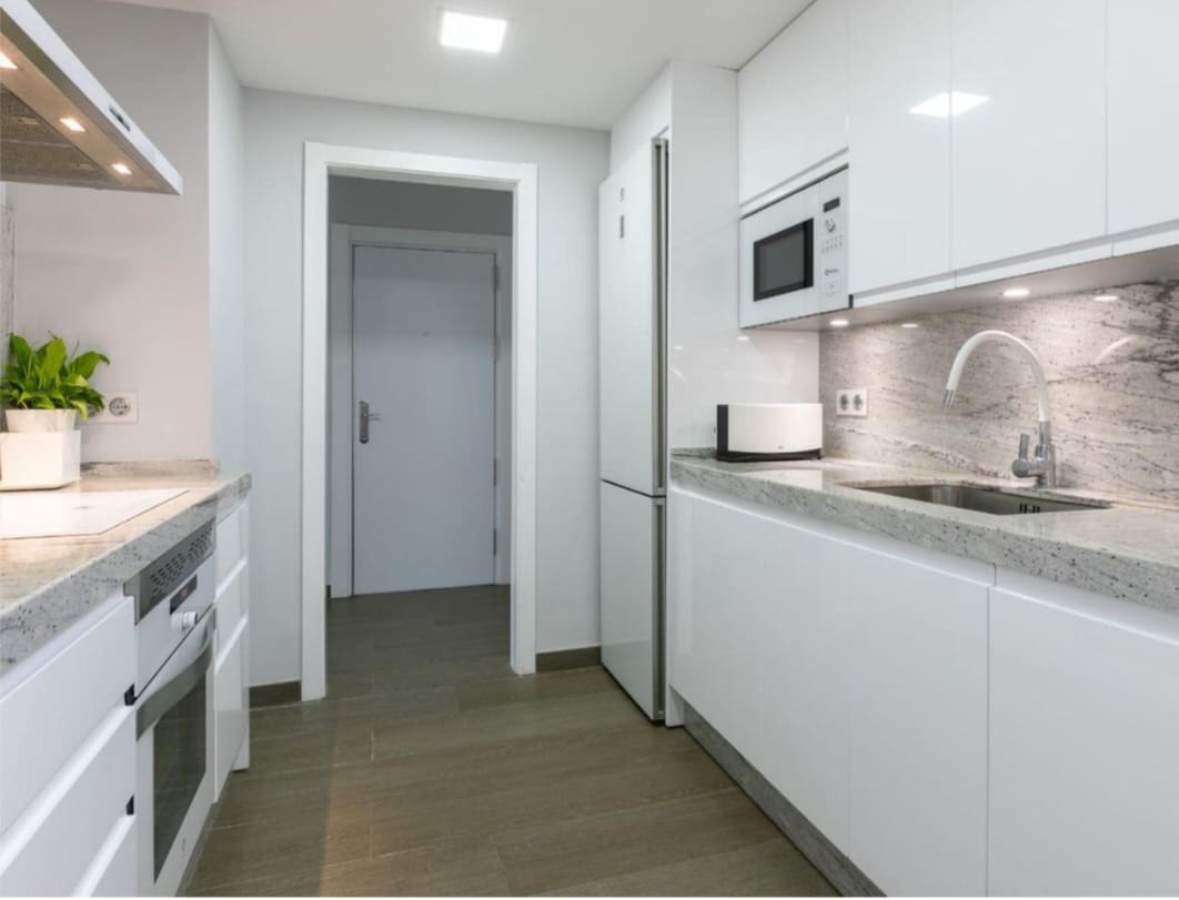 Apartamento Playa de 2 habitaciones en Marbella en venta con piscina garaje - 555.000 € (Ref: 9777679)