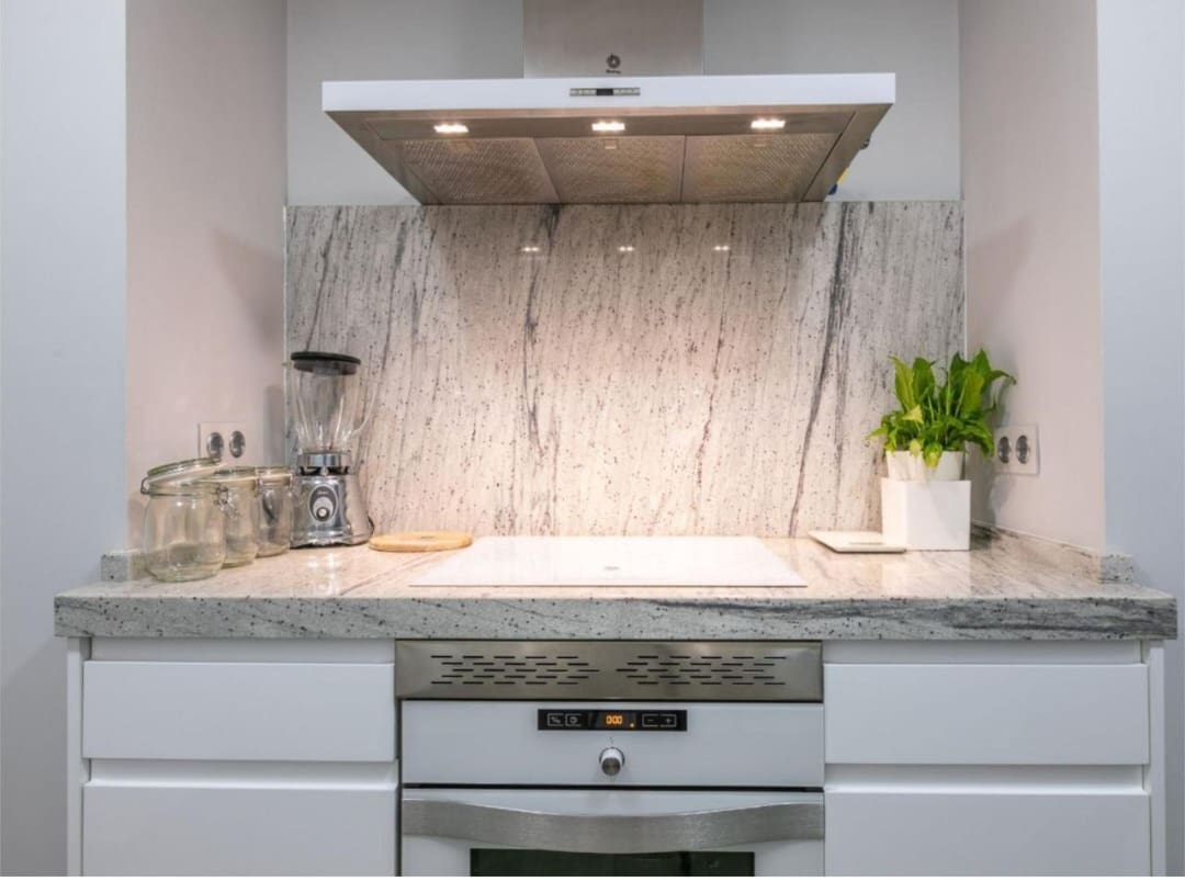 Apartamento Playa de 2 habitaciones en Marbella en venta con piscina garaje - 555.000 € (Ref: 9777679)