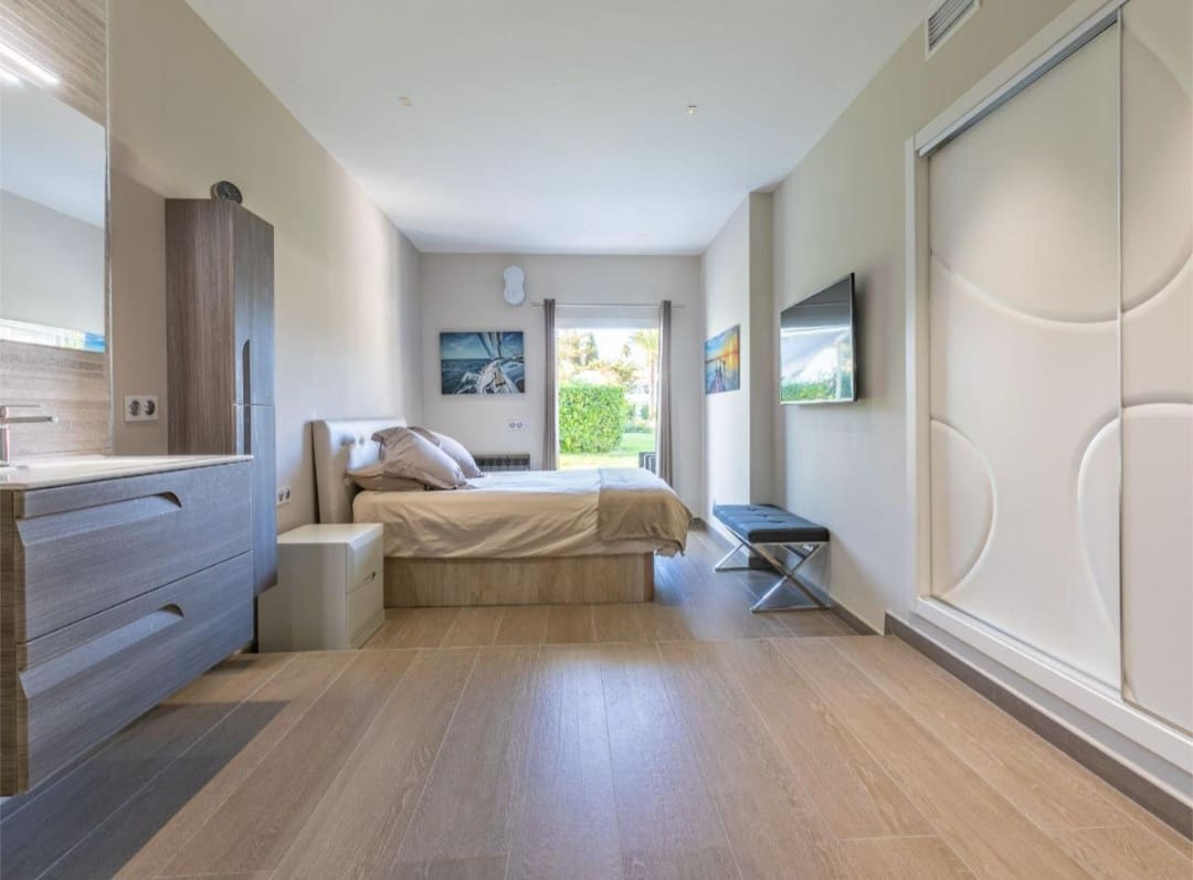 Apartamento Playa de 2 habitaciones en Marbella en venta con piscina garaje - 555.000 € (Ref: 9777679)