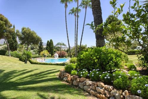 Apartamento Playa de 2 habitaciones en Marbella en venta con piscina garaje - 555.000 € (Ref: 9777679)