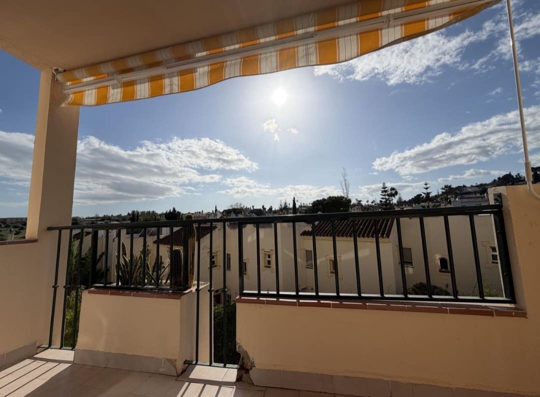 Piso de 3 habitaciones en Mijas en venta con piscina - 334.000 € (Ref: 9784966)