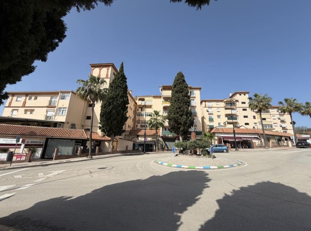 Piso de 3 habitaciones en Mijas en venta con piscina - 334.000 € (Ref: 9784966)