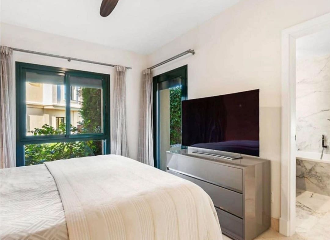 Piso de 2 habitaciones en Benahavís en venta con piscina garaje - 643.000 € (Ref: 9788172)