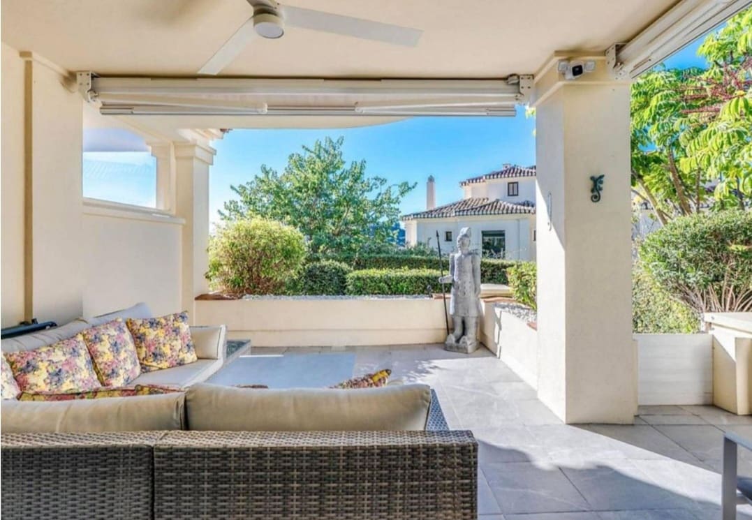 Piso de 2 habitaciones en Benahavís en venta con piscina garaje - 643.000 € (Ref: 9788172)