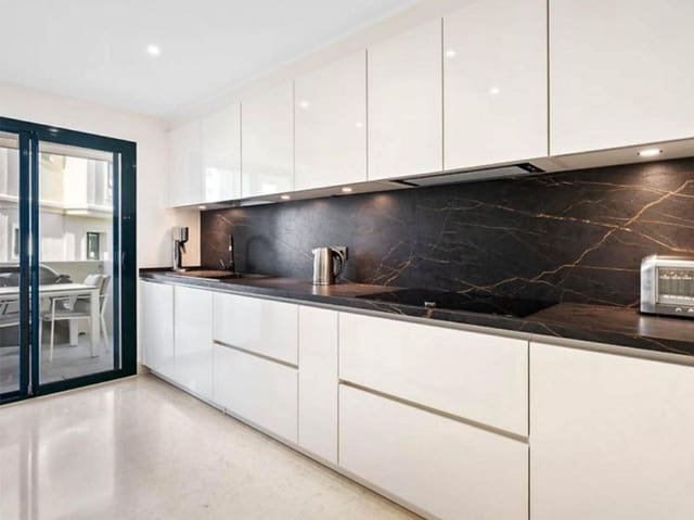 Piso de 2 habitaciones en Benahavís en venta con piscina garaje - 643.000 € (Ref: 9788172)