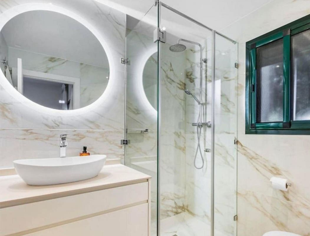 Piso de 2 habitaciones en Benahavís en venta con piscina garaje - 643.000 € (Ref: 9788172)