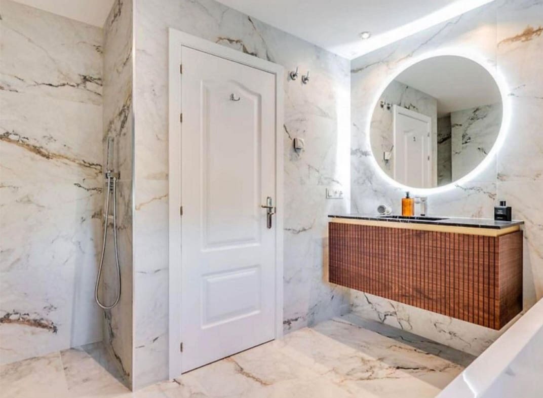 Piso de 2 habitaciones en Benahavís en venta con piscina garaje - 643.000 € (Ref: 9788172)