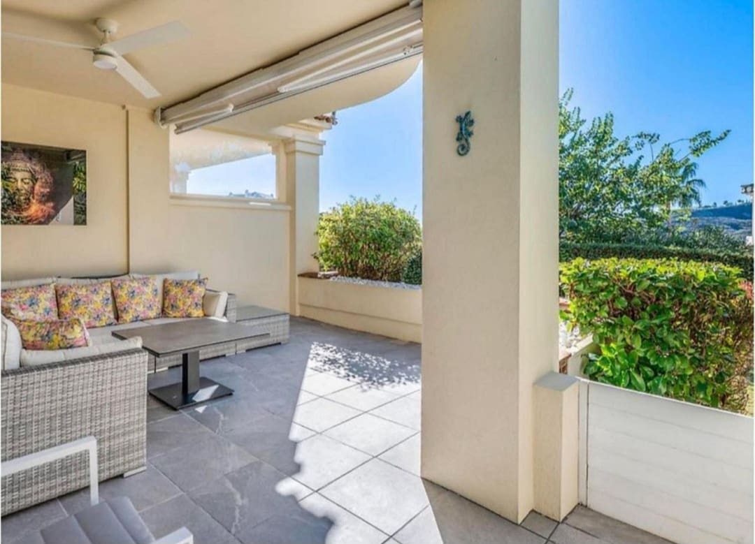 Piso de 2 habitaciones en Benahavís en venta con piscina garaje - 643.000 € (Ref: 9788172)