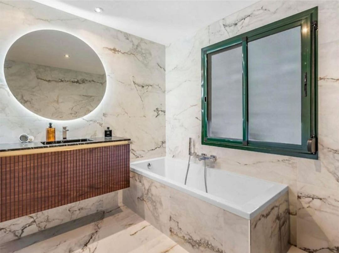 Piso de 2 habitaciones en Benahavís en venta con piscina garaje - 643.000 € (Ref: 9788172)