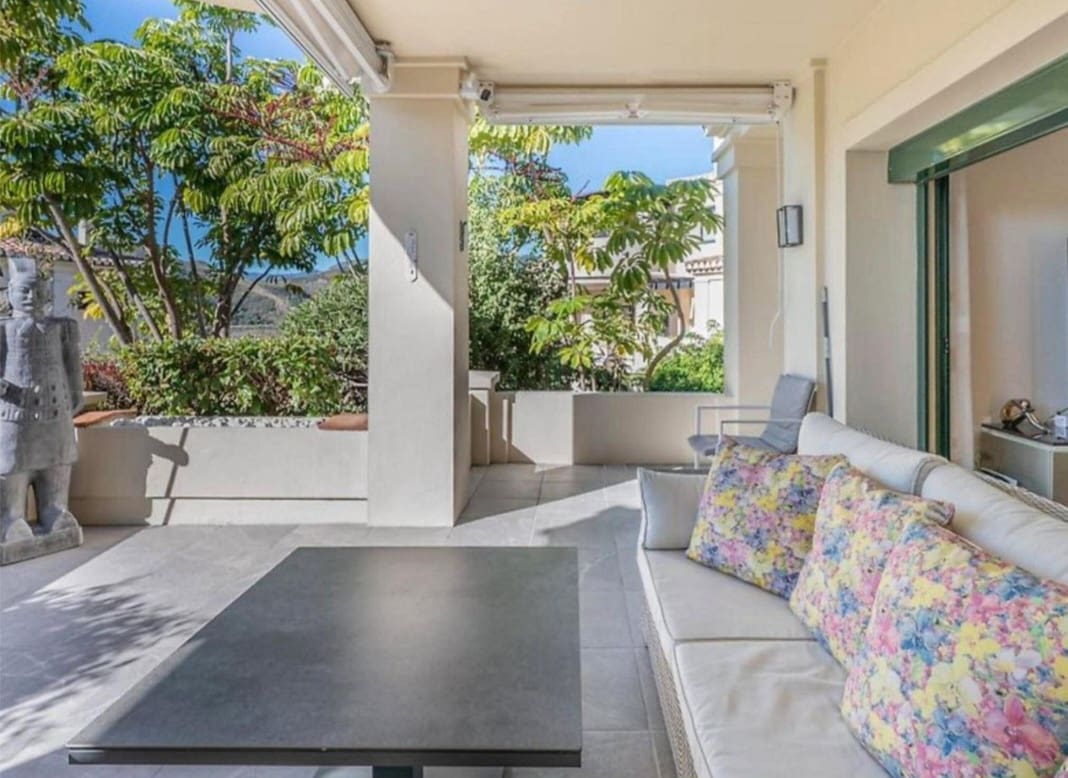 Piso de 2 habitaciones en Benahavís en venta con piscina garaje - 643.000 € (Ref: 9788172)