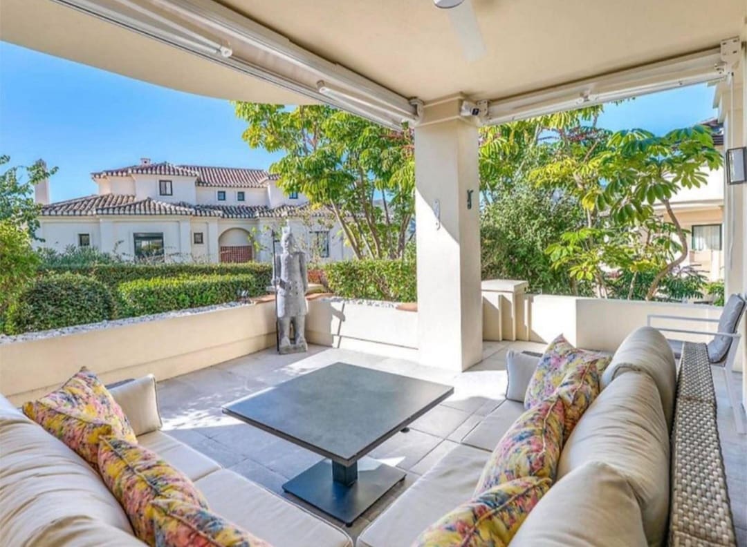 Piso de 2 habitaciones en Benahavís en venta con piscina garaje - 643.000 € (Ref: 9788172)