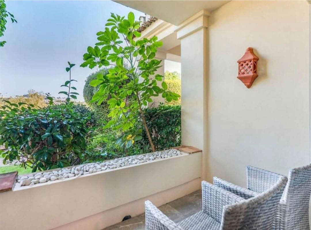 Piso de 2 habitaciones en Benahavís en venta con piscina garaje - 643.000 € (Ref: 9788172)