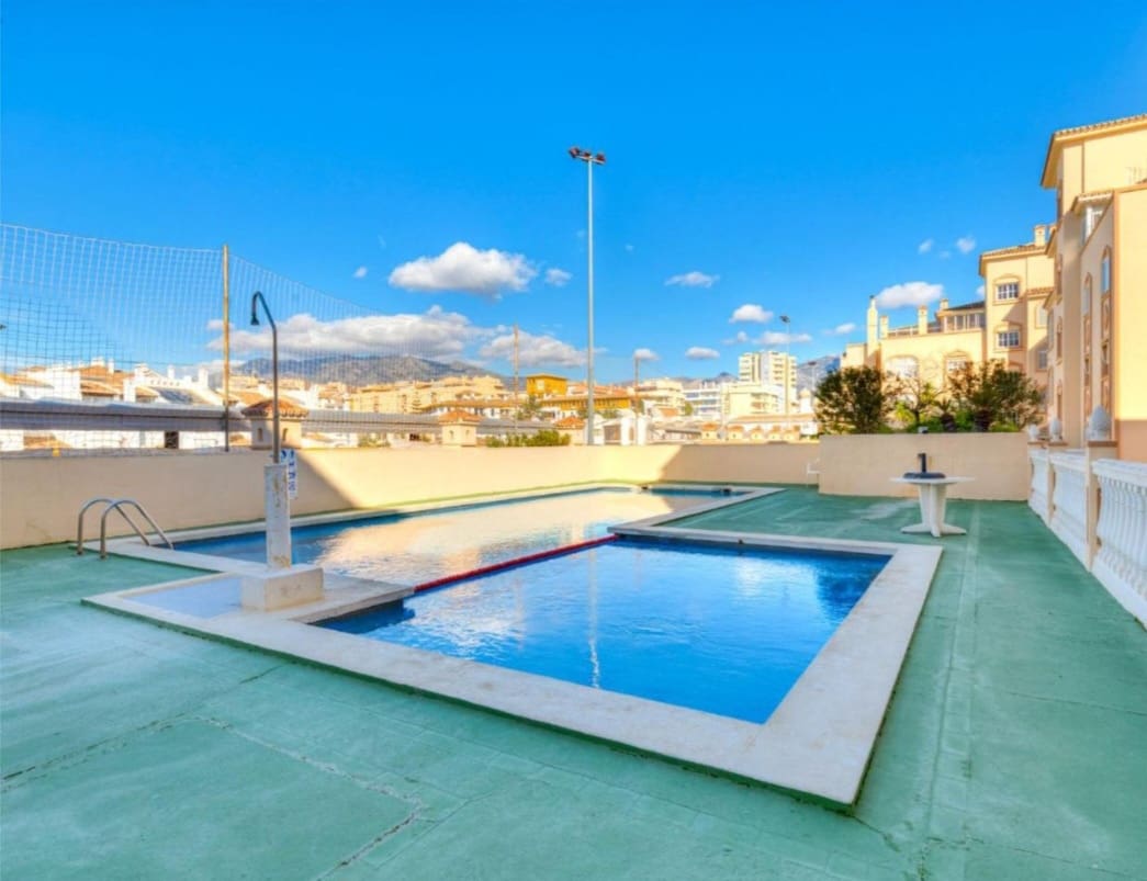 4 sypialnia Penthouse na sprzedaż w Fuengirola z basenem garażem - 895 000 € (Ref: 9811276)