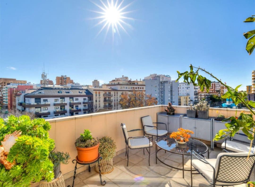 4 sypialnia Penthouse na sprzedaż w Fuengirola z basenem garażem - 895 000 € (Ref: 9811276)