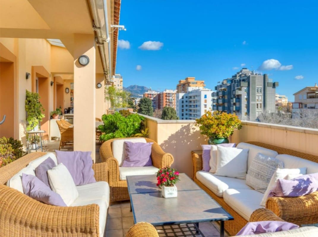 4 sypialnia Penthouse na sprzedaż w Fuengirola z basenem garażem - 895 000 € (Ref: 9811276)