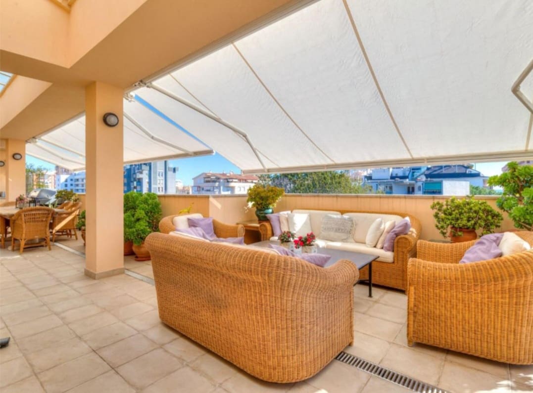 4 sypialnia Penthouse na sprzedaż w Fuengirola z basenem garażem - 895 000 € (Ref: 9811276)