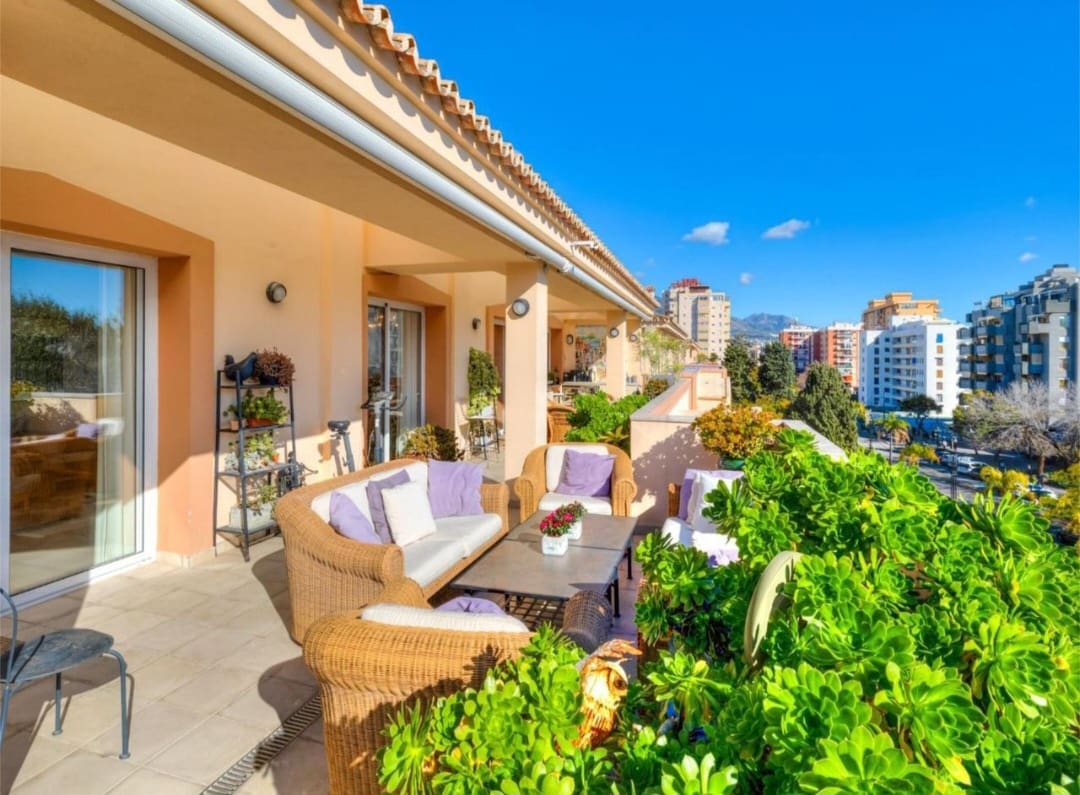 4 sypialnia Penthouse na sprzedaż w Fuengirola z basenem garażem - 895 000 € (Ref: 9811276)
