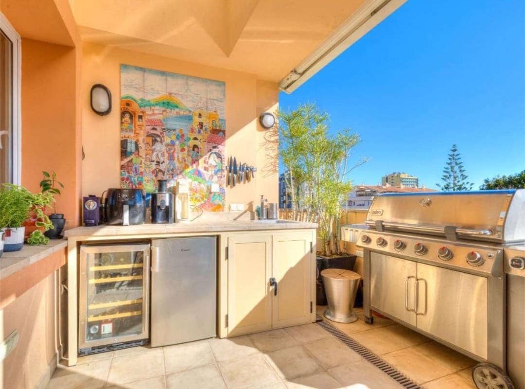 4 sypialnia Penthouse na sprzedaż w Fuengirola z basenem garażem - 895 000 € (Ref: 9811276)