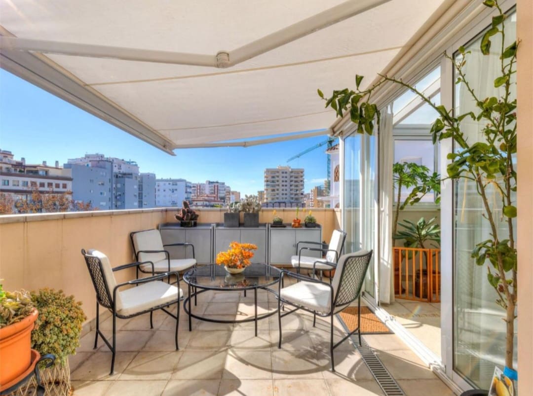 4 sypialnia Penthouse na sprzedaż w Fuengirola z basenem garażem - 895 000 € (Ref: 9811276)