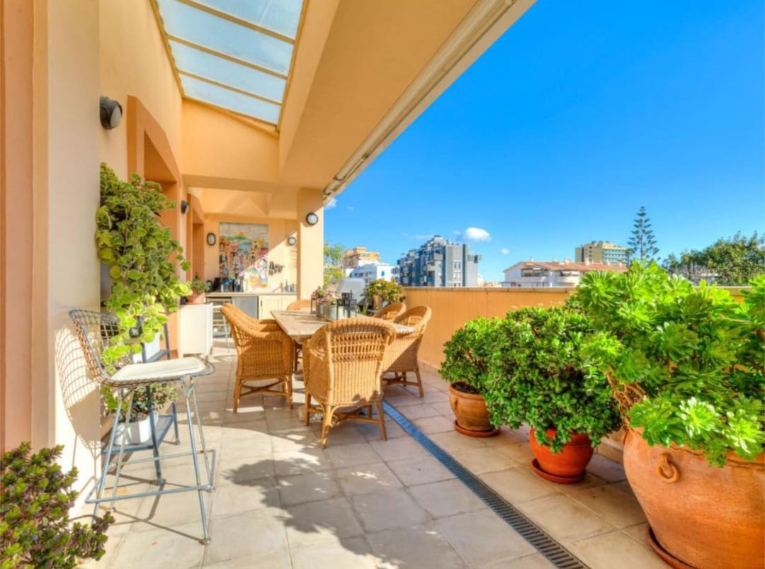 4 sypialnia Penthouse na sprzedaż w Fuengirola z basenem garażem - 895 000 € (Ref: 9811276)