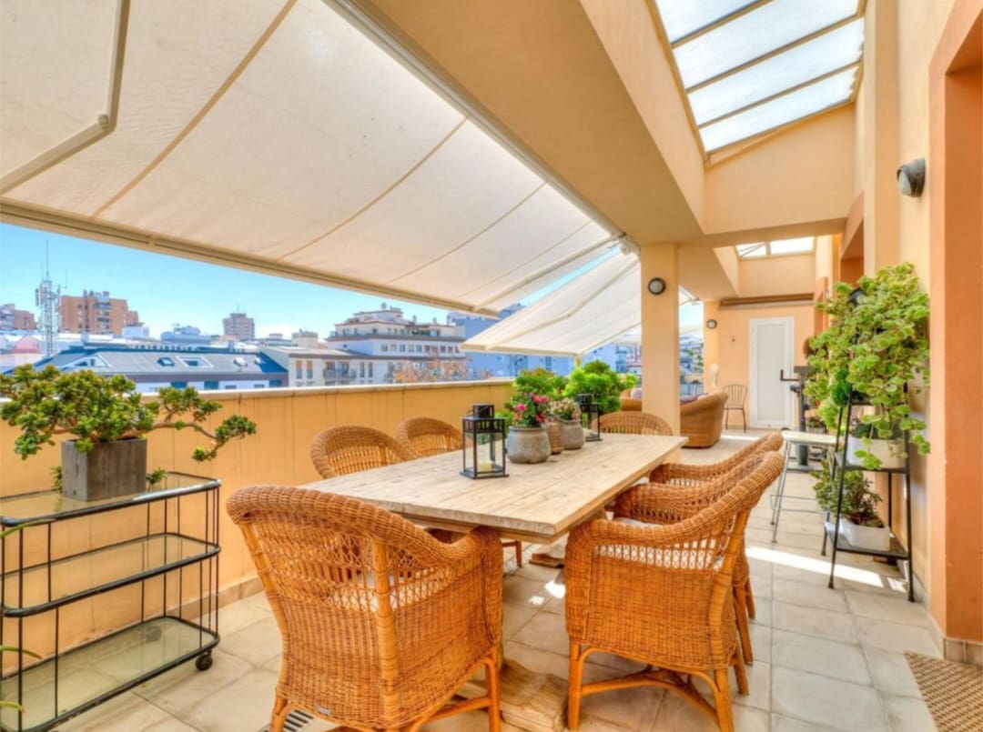 4 sypialnia Penthouse na sprzedaż w Fuengirola z basenem garażem - 895 000 € (Ref: 9811276)