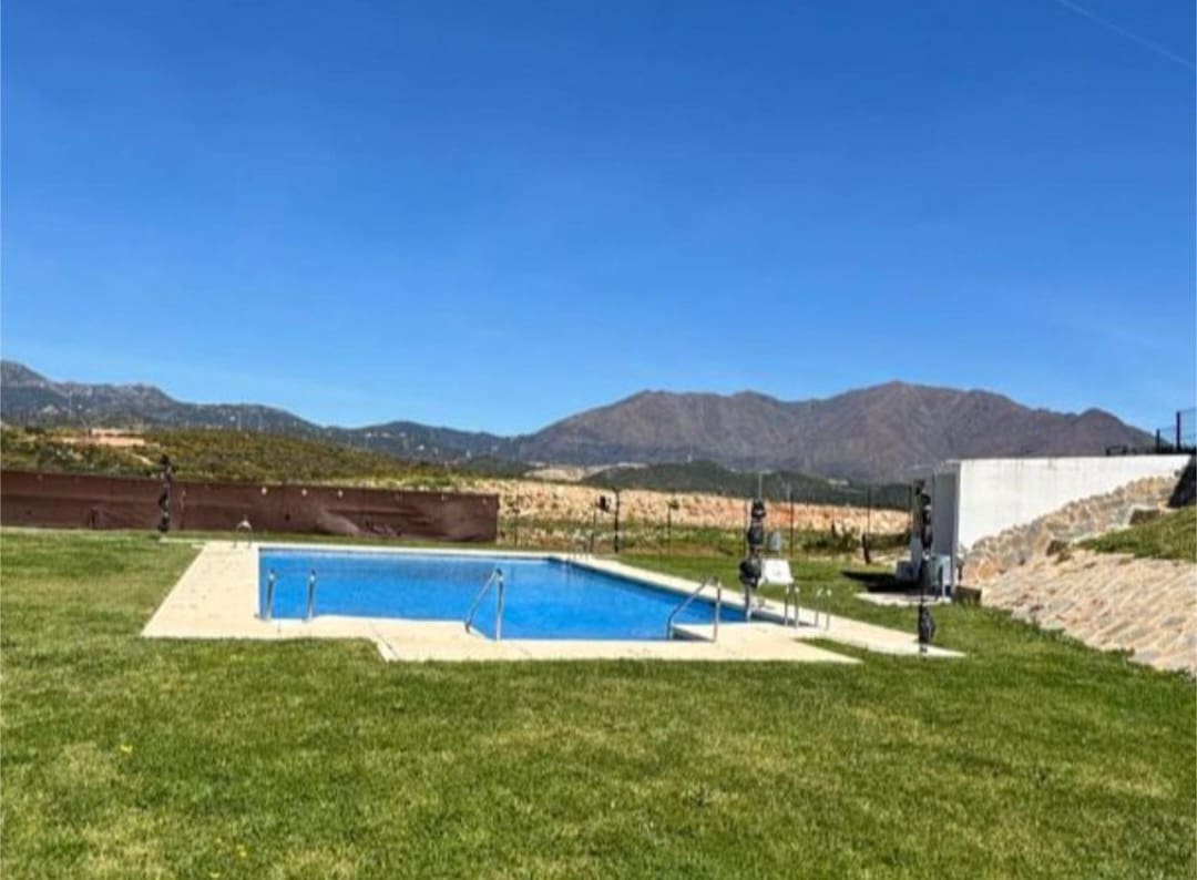 3 bedroom Penthouse for sale in Casares with pool garage - € 299,500 (Ref: 9815590)