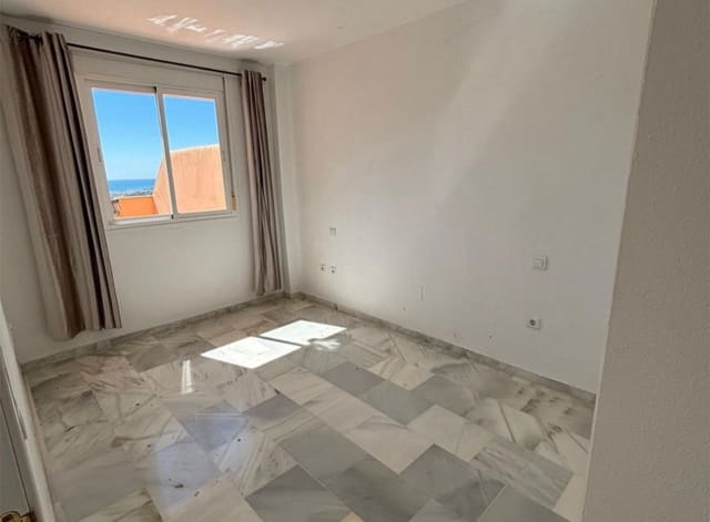 3 bedroom Penthouse for sale in Casares with pool garage - € 299,500 (Ref: 9815590)