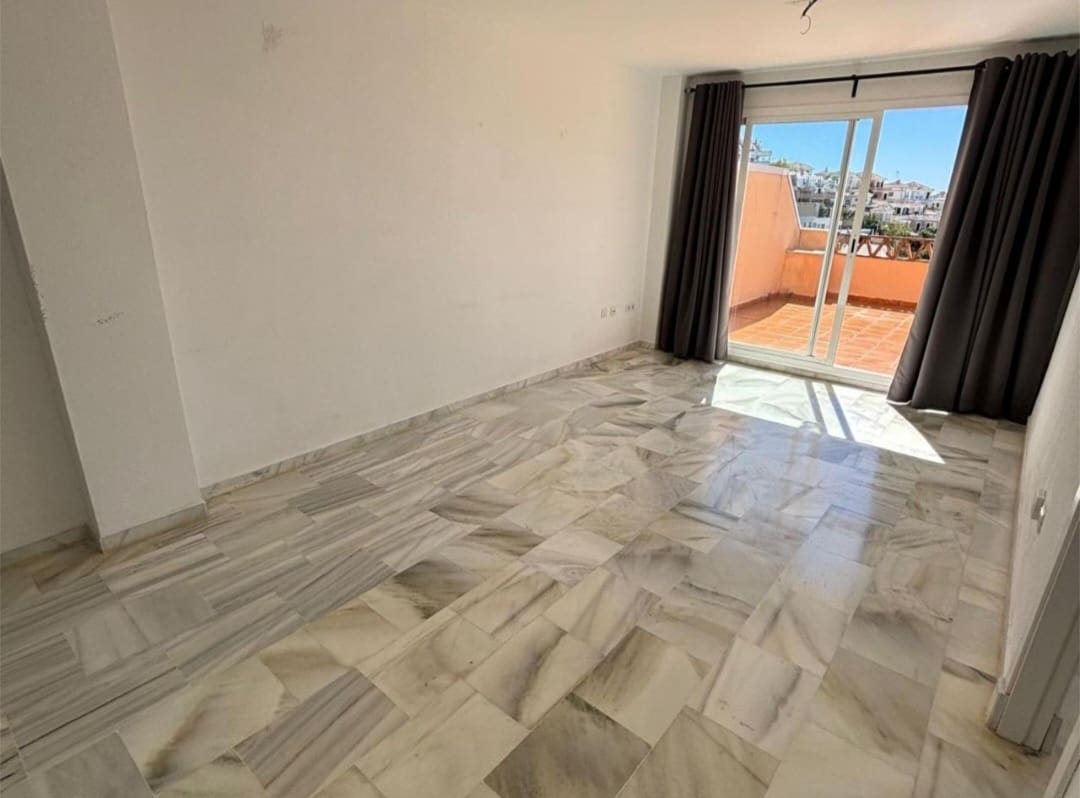 3 bedroom Penthouse for sale in Casares with pool garage - € 299,500 (Ref: 9815590)